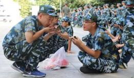 吃瓜军人小说免费阅读,揭秘军营里的欢乐时光